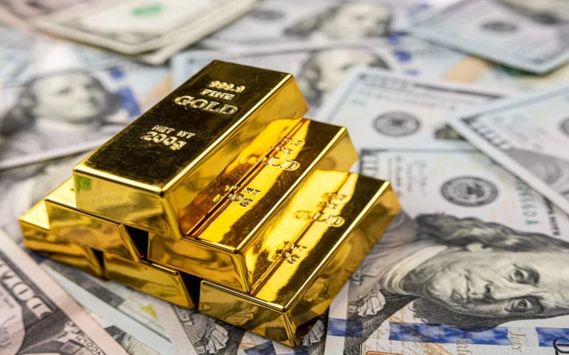 لماذا ارتفع الدولار رغم تراجع أسعار الذهب والفضة خلال الأزمات الحالية؟